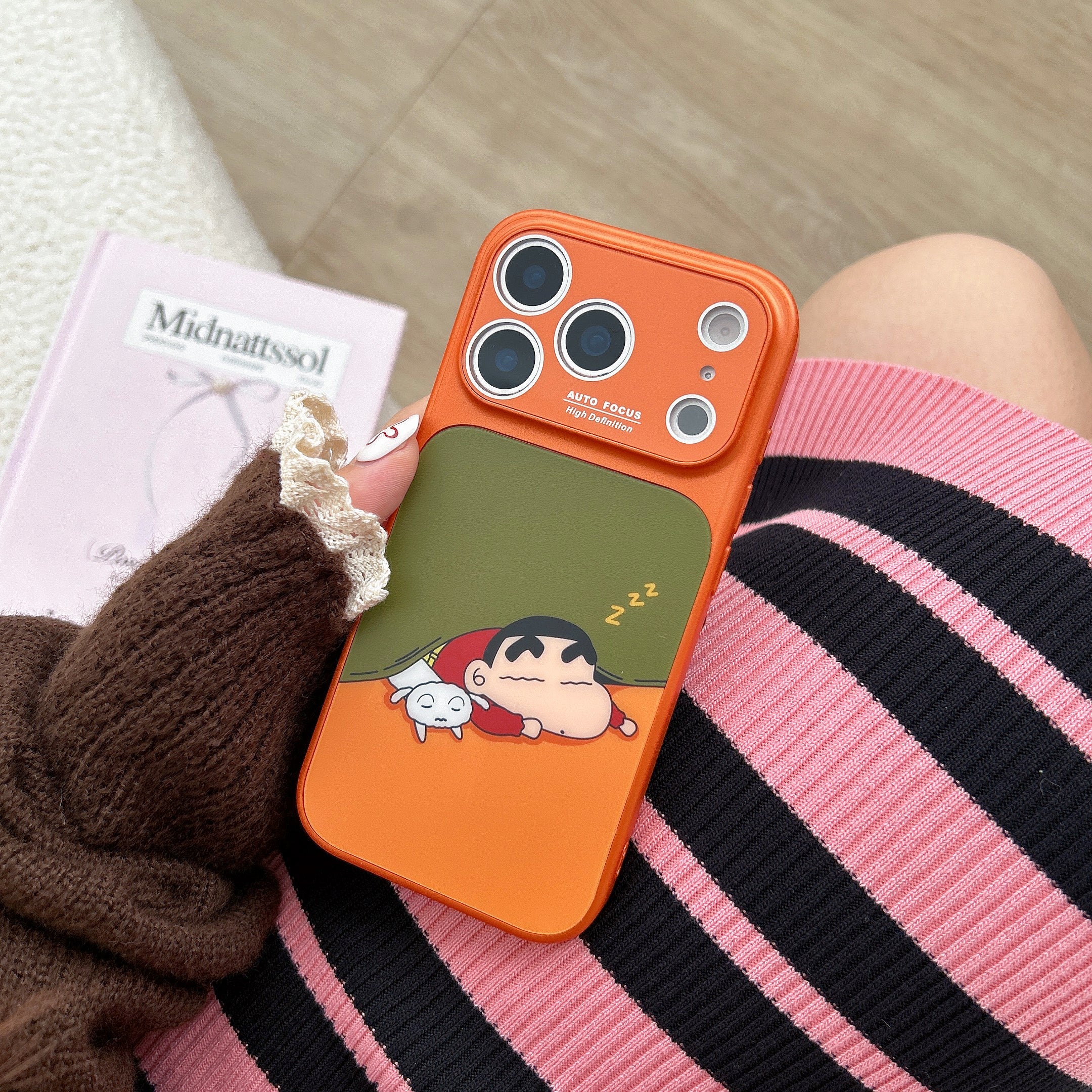 Stylish magnetic phone case