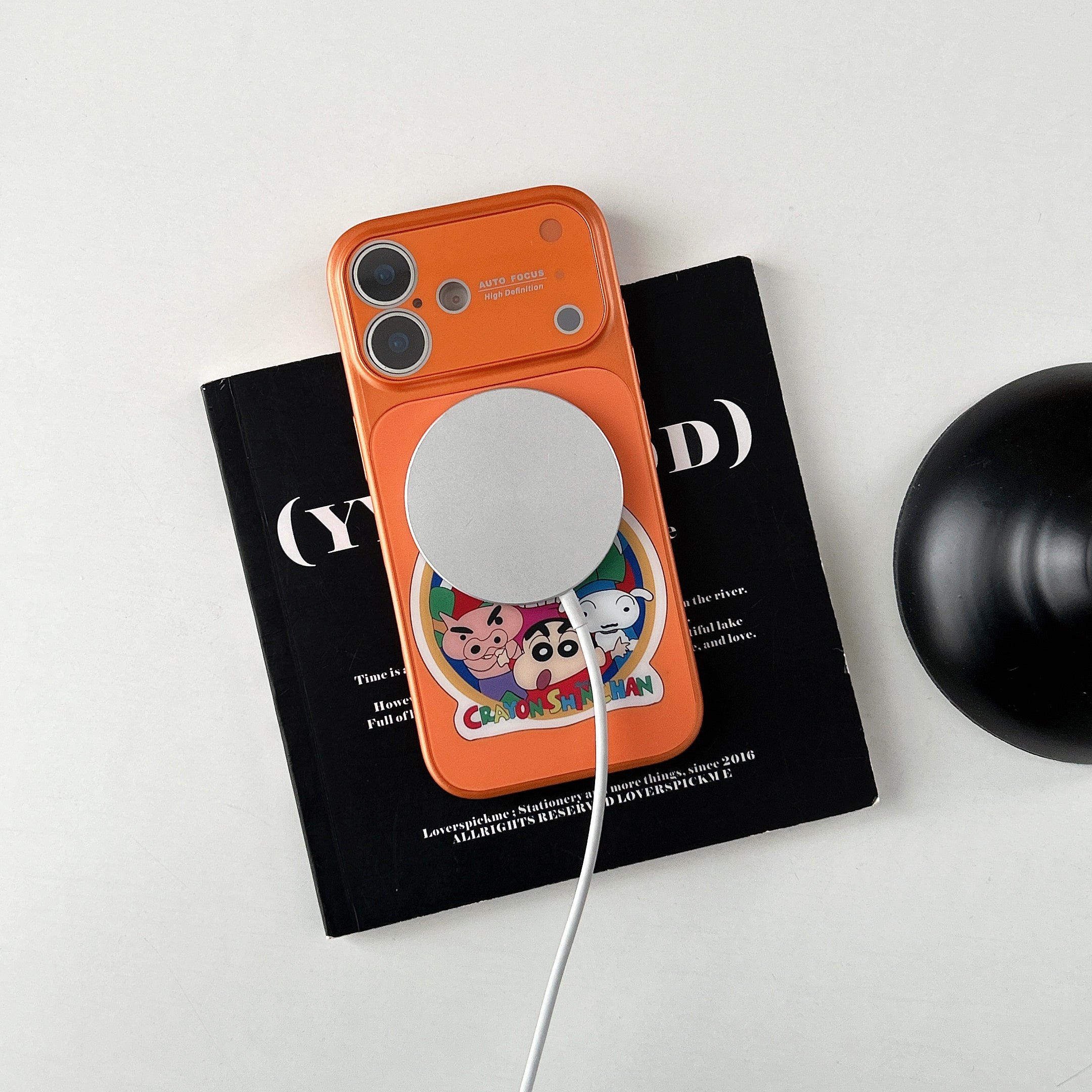 Stylish magnetic phone case