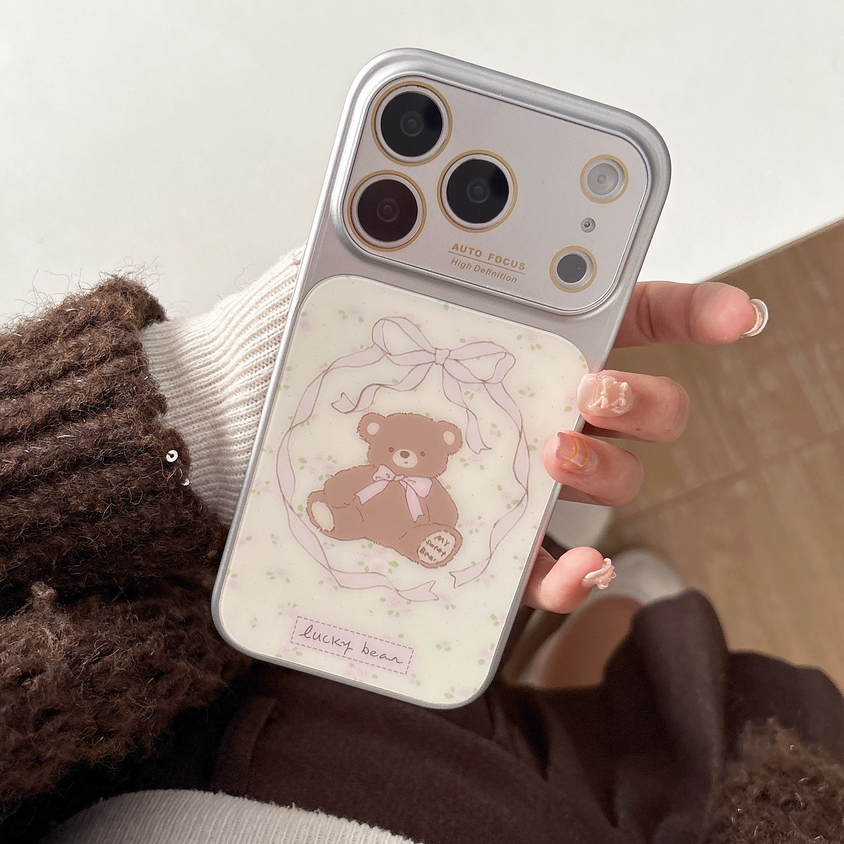Stylish magnetic phone case