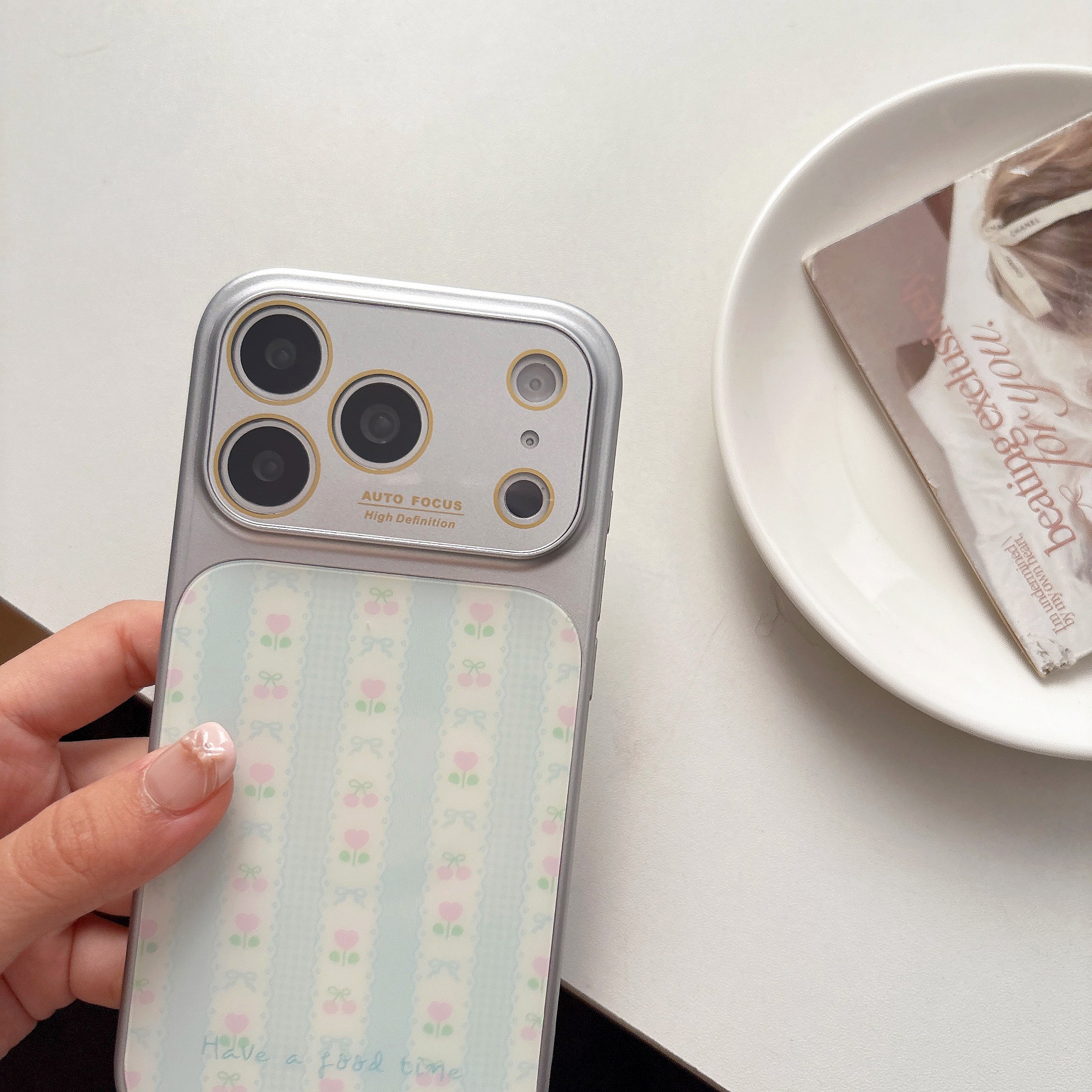 Stylish magnetic phone case