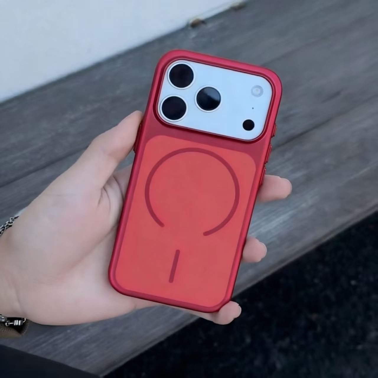 Stylish magnetic phone case