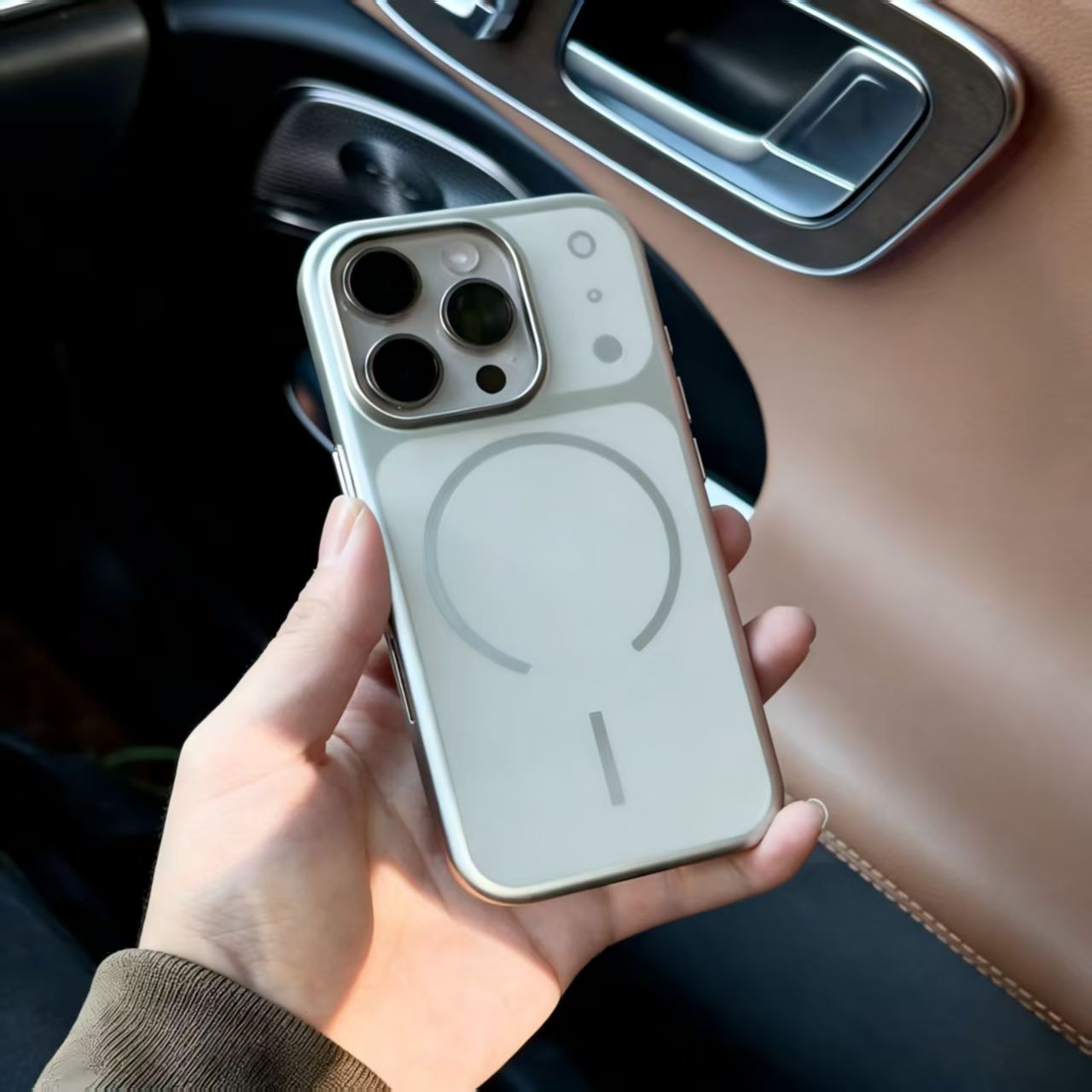 Stylish magnetic phone case