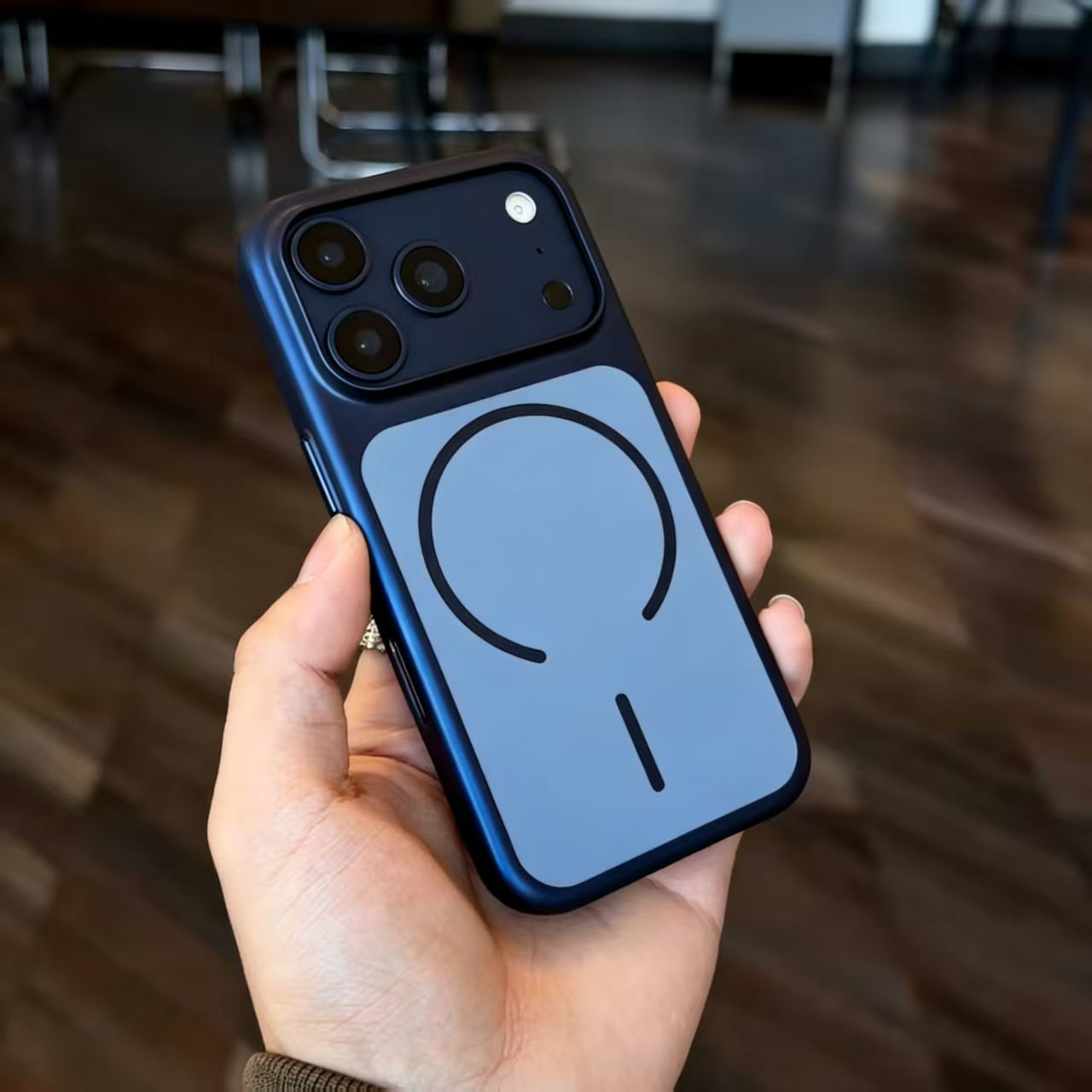 Stylish magnetic phone case