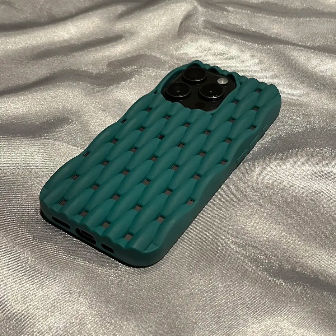 Cooling iPhone Case with Breathable Hollow Design ¡§C Heat Dissipation, Lightweight & Shockproof